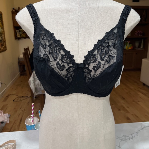 Bea - Picture 3 of 4